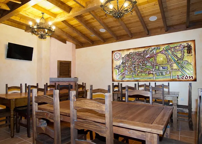 Santo Tomas De Canterbury אכסניה לאון