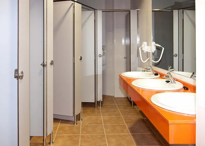 אכסניה Santo Tomas De Canterbury *